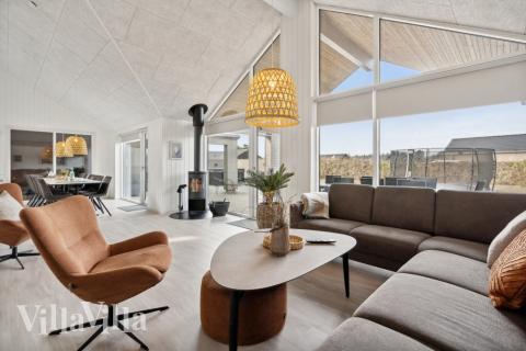 När ni besöker lyxhus nr 624 kan ni mysa tillsammans i sofforna.