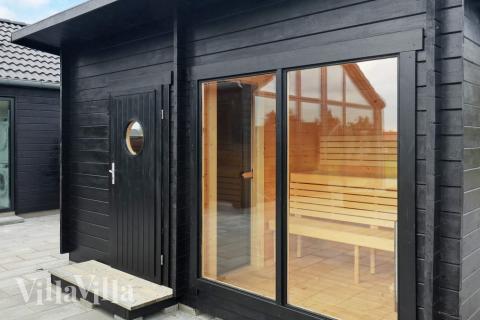 Njut av bastuvärmen i lyxstuga nr 625 för 12 personer