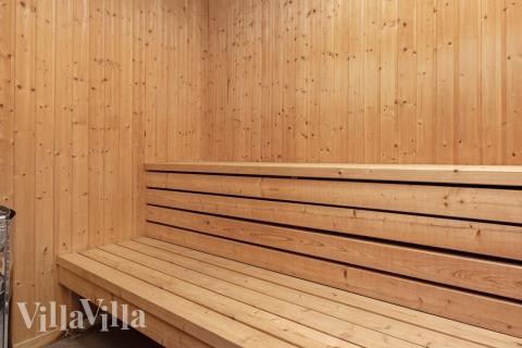 Njut av bastuvärmen i lyxstuga nr 626 för 14 personer