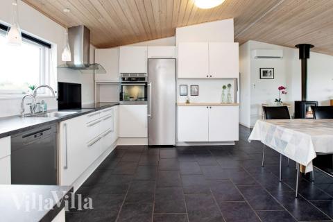 Köket i lyxstuga nr 626 är utrustat så att ni kan laga mat till 14 personer.