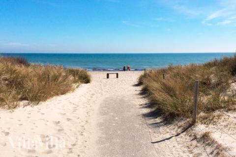 Stranden i närheten av lyxhus 626.