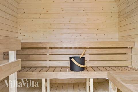 Lyxstuga nr 629 är bland annat utrustad med en härlig bastu.