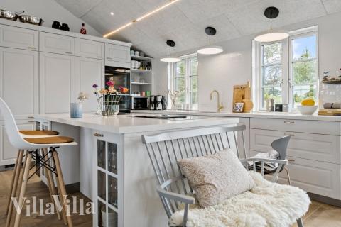 Köket i lyxstuga nr 629 är utrustat så att ni kan laga mat till 20 personer.