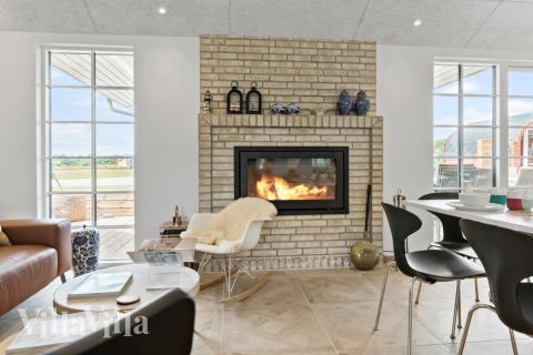 Vardagsrummet i lyxstuga nr. 629 har plats för 20 personer.