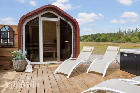 Njut av bastuvärmen i lyxstuga nr 629 för 20 personer