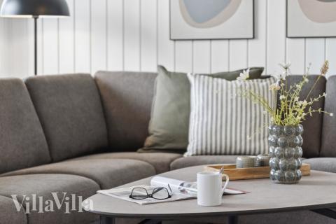 När ni besöker lyxhus nr 631 kan ni mysa tillsammans i sofforna.