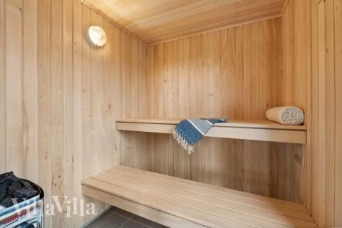 Njut av bastuvärmen i lyxstuga nr 631 för 18 personer