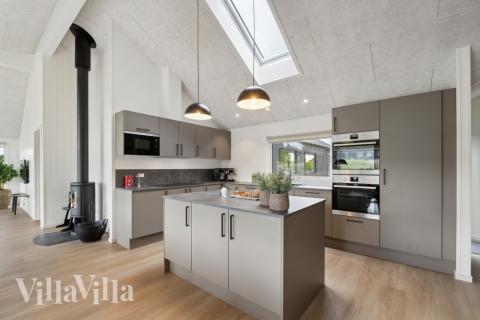 Köket i lyxstuga nr 631 är utrustat så att ni kan laga mat till 18 personer.