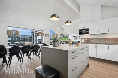Välinrett kök i lyxstuga nr 632 i Sydjylland.