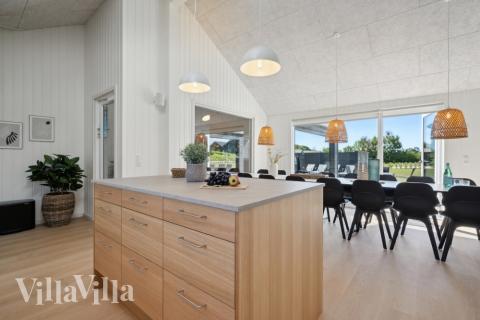 Välinrett kök i lyxstuga nr 633 i Sydjylland.