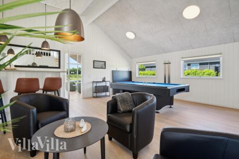 Tävla i sommarhusets aktivitetsrum när ni besöker lyxhus nr 633 i Sydjylland.