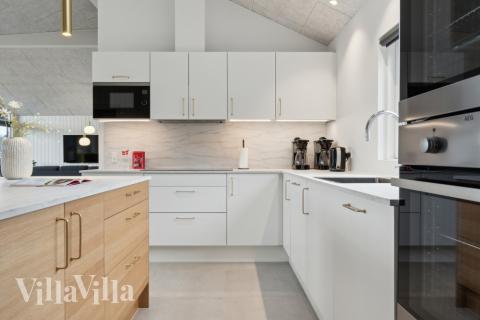Välinrett kök i lyxstuga nr 634 i Nordjylland.