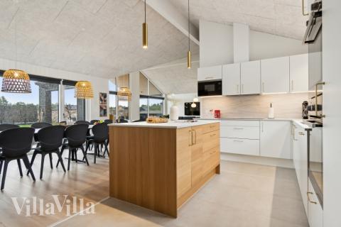 Köket i lyxstuga nr 634 är utrustat så att ni kan laga mat till 18 personer.