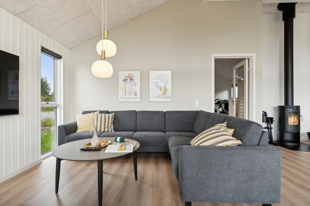 Soffhörnan i lyxstuga 634 i Nordjylland.