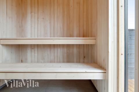 Njut av bastuvärmen i lyxstuga nr 634 för 18 personer