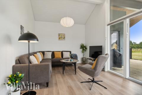 Soffhörnan i lyxstuga 636 i Nordjylland.