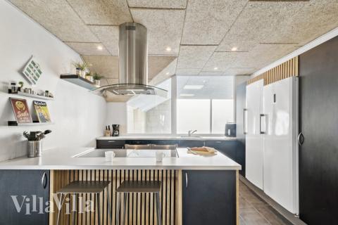 Välinrett kök i lyxstuga nr 637 i Nordjylland.