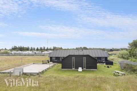 Den tjusiga sommarstugan nr 637 med gott om plats för upp till 24 personer