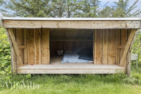 Förutom de många timmar som du kan tillbringa i stugans poolavdelning erbjuder lyxstuga 637 även många utomhusaktiviteter