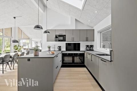 Köket i lyxstuga nr 638 är utrustat så att ni kan laga mat till 16 personer.