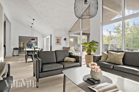 Soffhörnan i lyxstuga 638 i Nordsjälland.