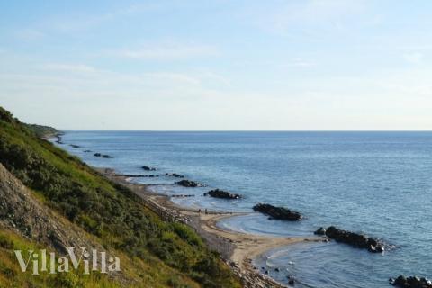 Stranden i närheten av lyxhus 641.