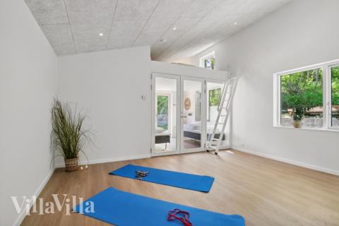 Förutom de många timmar som du kan tillbringa i stugans poolavdelning erbjuder lyxstuga 641 även biljard, bordtennis och dart