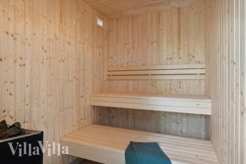 Njut av bastuvärmen i lyxstuga nr 641 för 20 personer