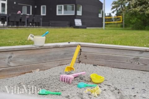 Förutom de många timmar som du kan tillbringa i stugans poolavdelning erbjuder lyxstuga 642 även många utomhusaktiviteter