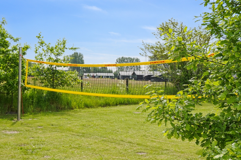 Utomhusaktiviteter kring sommarhus nr 642.