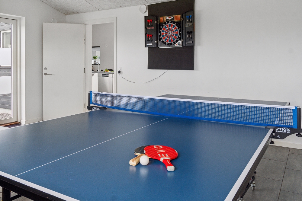 Förutom de många timmar som du kan tillbringa i stugans poolavdelning erbjuder lyxstuga 642 även biljard, bordtennis och dart
