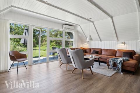 Soffhörnan i lyxstuga 643 i Vestjylland.