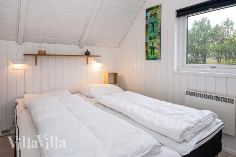 Ett av de 5 utmärkta sovrummen i lyxstuga nr 643 i Vestjylland.