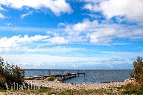 Stranden i närheten av lyxhus 644.