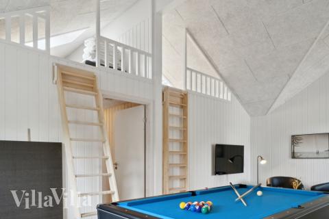 Aktivitetsrum i lyxstuga nr 644 med 5 sovrum och plats för 14 personer.