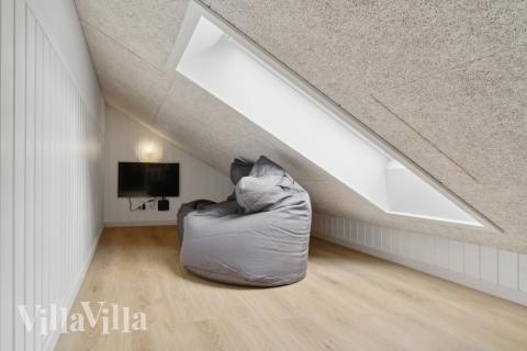 Några av de 14 sovplatserna finns på loftet i lyxstuga nr 644