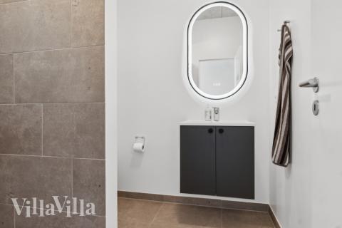 Lyxstuga nr 645 har ett duschrum för 40 personer.