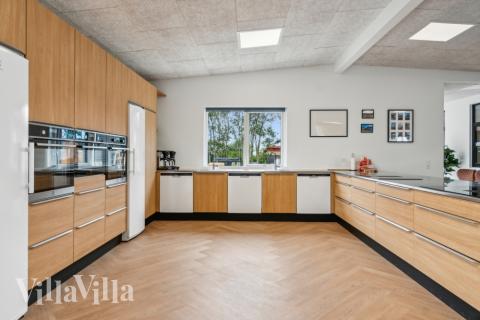 Köket i lyxstuga nr 645 är generöst inrett.