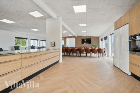 Köket i lyxstuga nr 645 är utrustat så att ni kan laga mat till 40 personer.