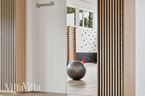 Tävla i sommarhusets aktivitetsrum när ni besöker lyxhus nr 645 i Limfjorden.