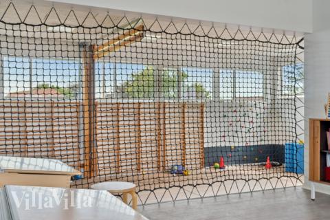 Soffhörnan i lyxstuga 645 i Limfjorden.