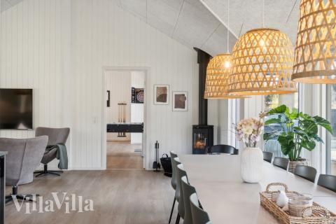 Vardagsrummet i lyxstuga nr. 646 har plats för 18 personer.