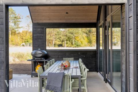 Njut av en grillkväll på terrassen i lyxstuga nr 646 i Nordsjälland