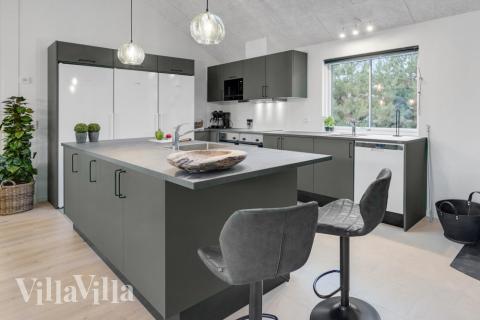 Köket i lyxstuga nr 808 är utrustat så att ni kan laga mat till 20 personer.