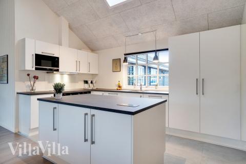 Välinrett kök i lyxstuga nr 810 i Østjylland.