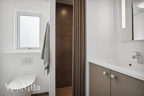 Ett av badrummen i lyxstuga nr 814