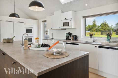 Köket i lyxstuga nr 816 är utrustat så att ni kan laga mat till 20 personer.