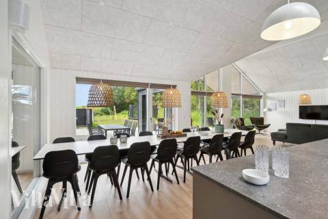 Köket i lyxstuga nr 818 är generöst inrett.