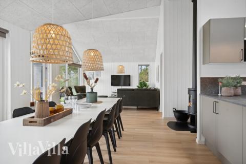 Ni kan sitta 16 personer tillsammans i vardagsrummet när ni besöker lyxhus nr 818 i Østjylland.