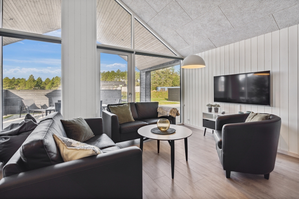 Tävla i sommarhusets aktivitetsrum när ni besöker lyxhus nr 824 i Østjylland.